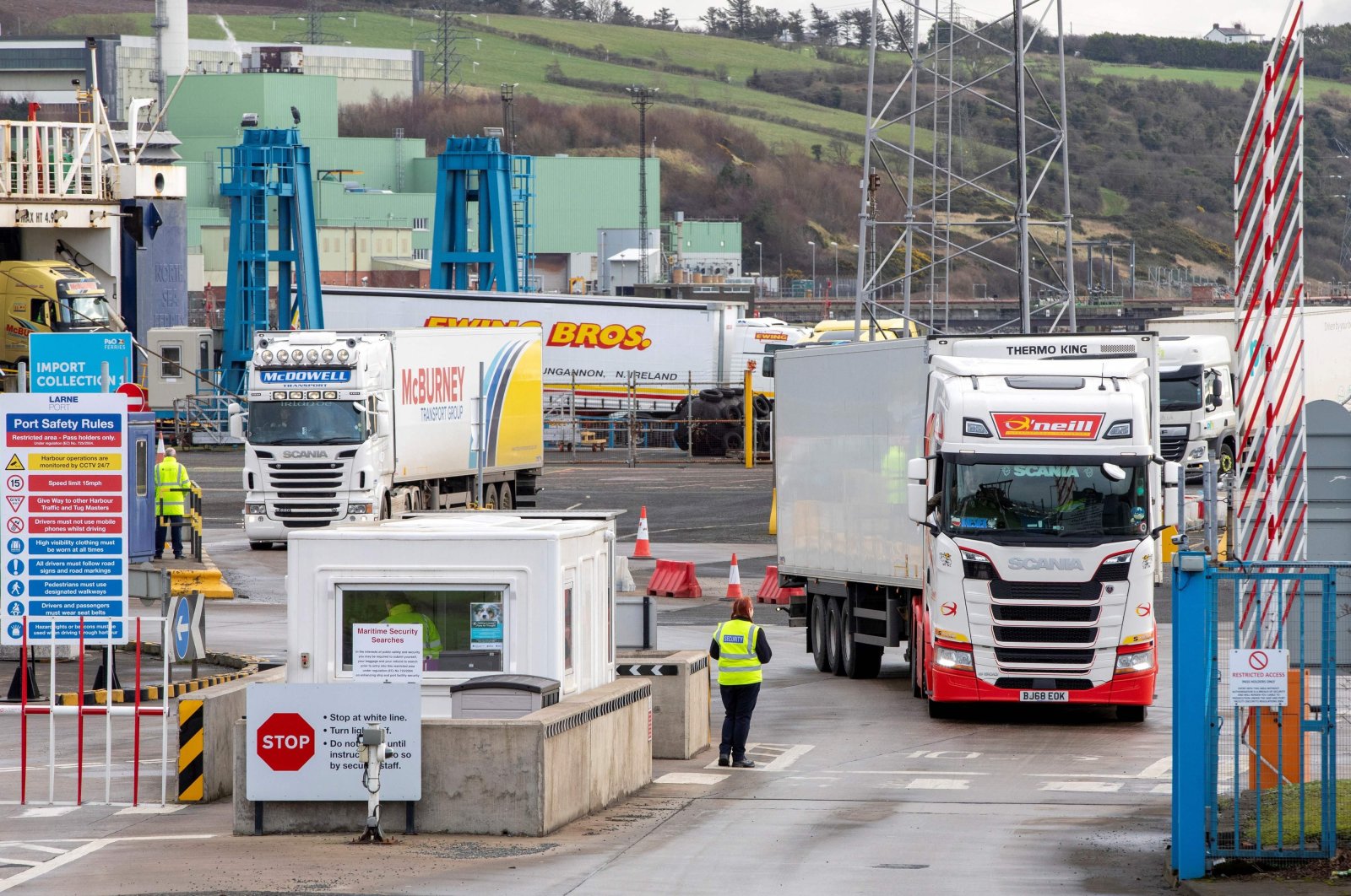 A lorry leaves Larne port, north of Belfast in Northern Ireland, after arriving on a ferry from Stranraer in Scotland, Feb. 3, 2022. (AFP Photo)