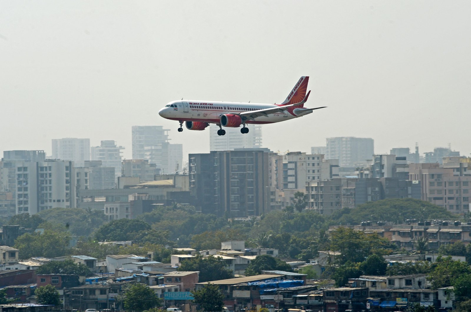 An Air India aircraft prepares to land at the Chhatrapati Shivaji Maharaj International Airport in Mumbai, India, Jan. 27, 2022. (Photo by Indranil MUKHERJEE / AFP)