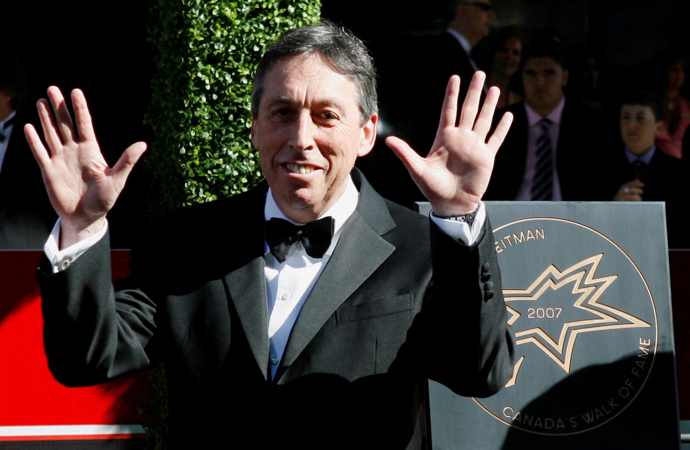 Canadian director-producer Ivan Reitman stands by his star at the 10th annual Canada's Walk of Fame in Toronto, Canada, June 9, 2007. (REUTERS Photo)