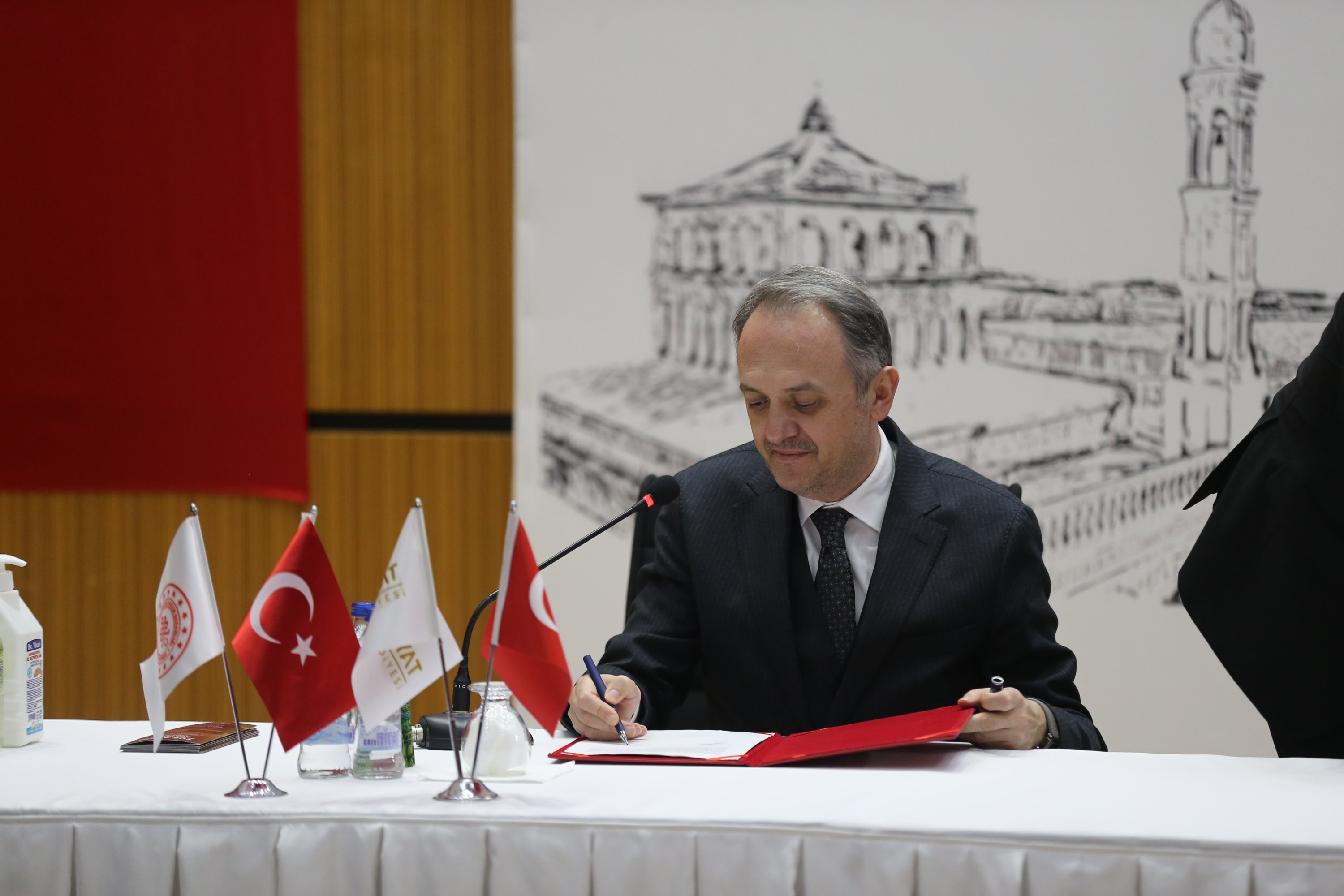 Cultural Heritage and Museums General Manager Gökhan Yazgı signs the protocol, Mardin, southeastern Turkey, Feb. 14, 2022. (AA Photo)