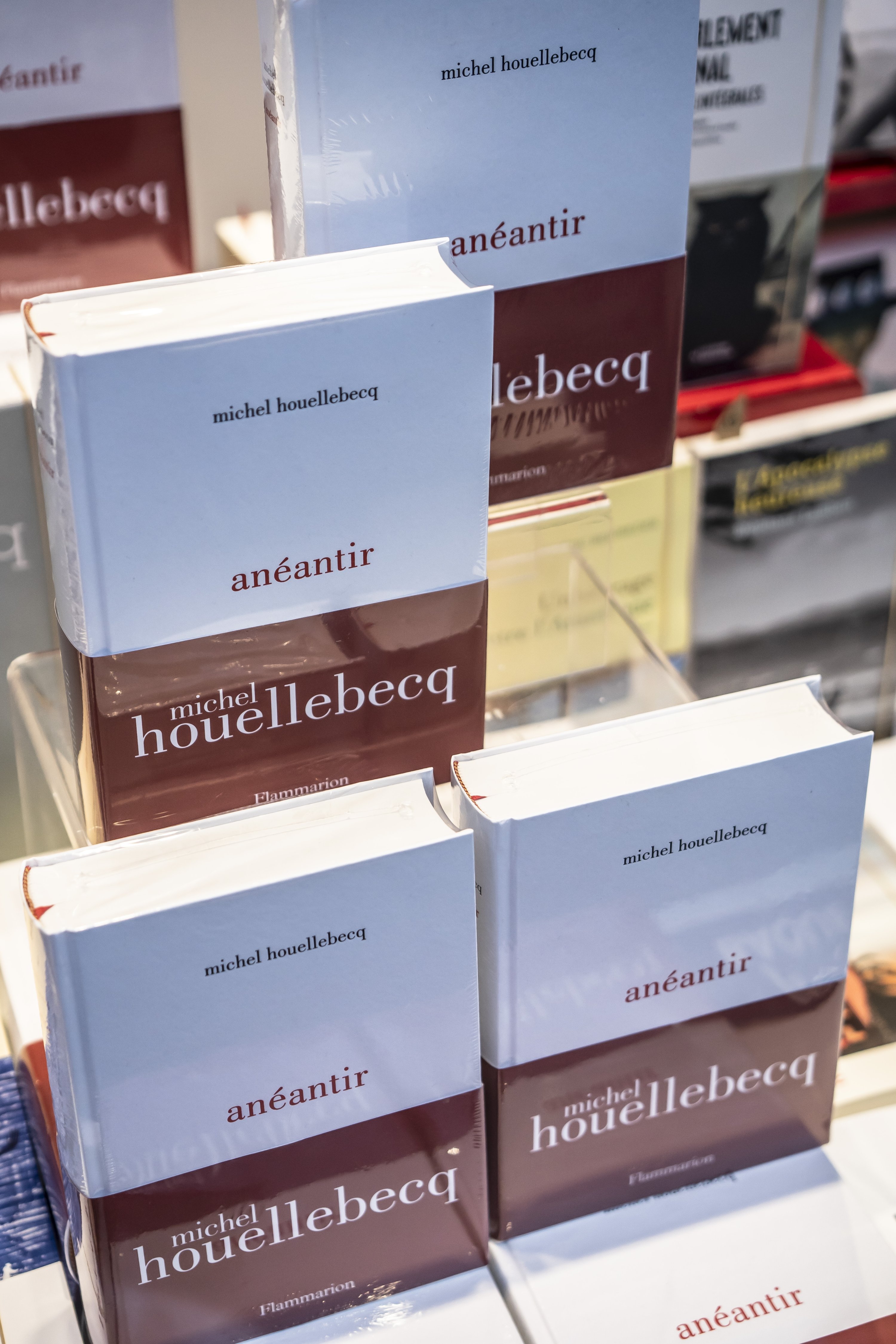 “Aneantir” (“Annihilation”) by Michel Houellebecq in a showcase of a bookstore, Paris, France, Jan. 13, 2022. (REUTERS)