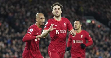 Liverpool's Diogo Jota (C) celebrates with his teammates after scoring in a Premier League match against Leicester City, Liverpool, England, Feb. 10, 2022. (AP Photo)