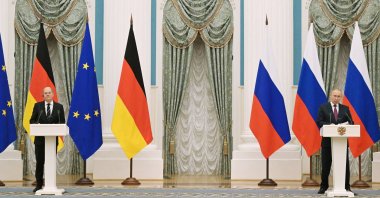 Russian President Vladimir Putin and German Chancellor Olaf Scholz attend a joint news conference in Moscow, Russia February 15, 2022. (Sputnik / Sergey Guneev / Kremlin via Reuters)