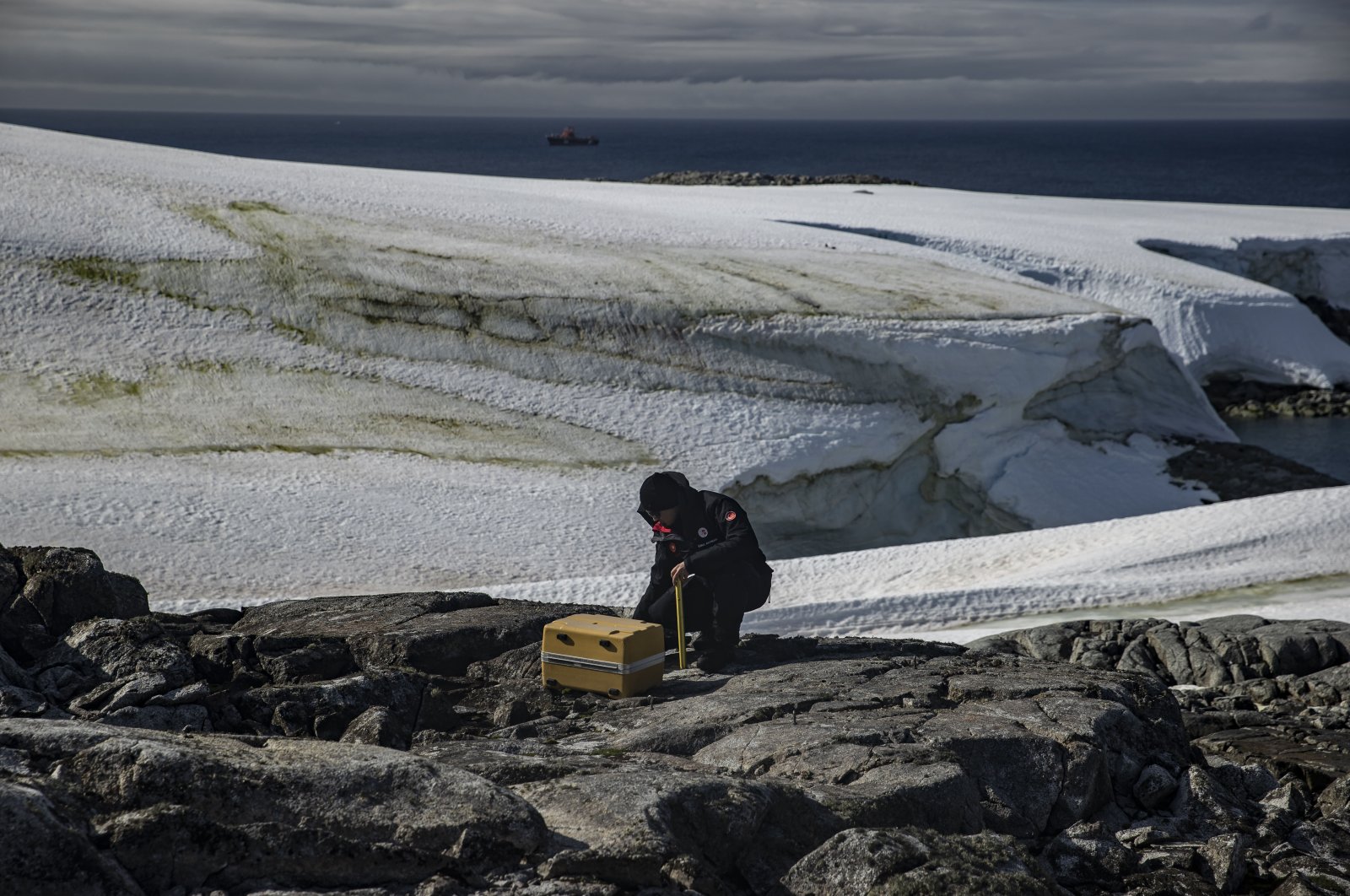 Capt. Ilyas Akpınar sets up equipment on Dismal Island, Antarctica, Feb. 14, 2022. (AA PHOTO)