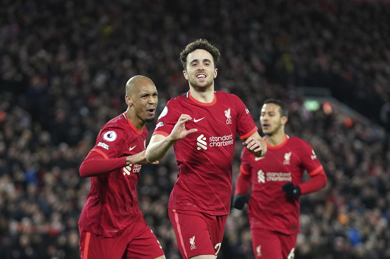 Liverpool&#039;s Diogo Jota (C) celebrates with his teammates after scoring in a Premier League match against Leicester City, Liverpool, England, Feb. 10, 2022. (AP Photo)