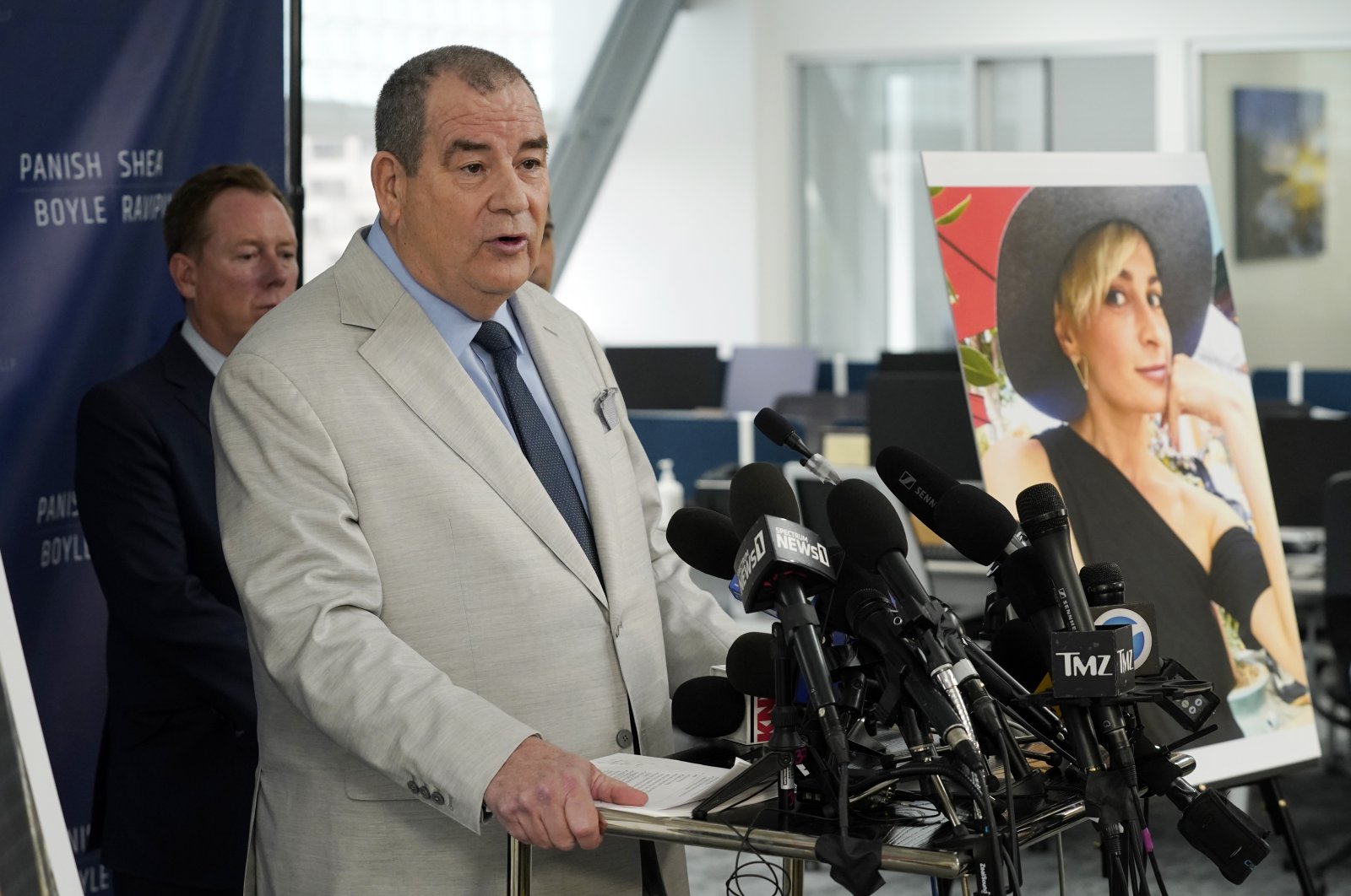 Brian Panish, an attorney for the family of late cinematographer Halyna Hutchins, speaks to reporters alongside a portrait of Hutchins during a news conference, Los Angeles, U.S., Feb. 15, 2022. (AP)