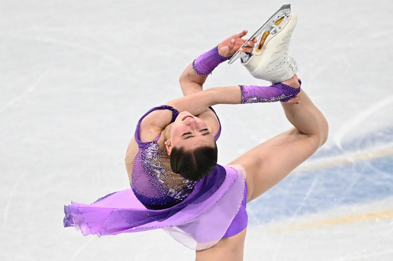 Russia&#039;s Kamila Valieva competes in the Beijing 2022 Winter Olympic women&#039;s single skating short program of the figure skating event, Beijing, China, Feb. 15, 2022. (AFP Photo)