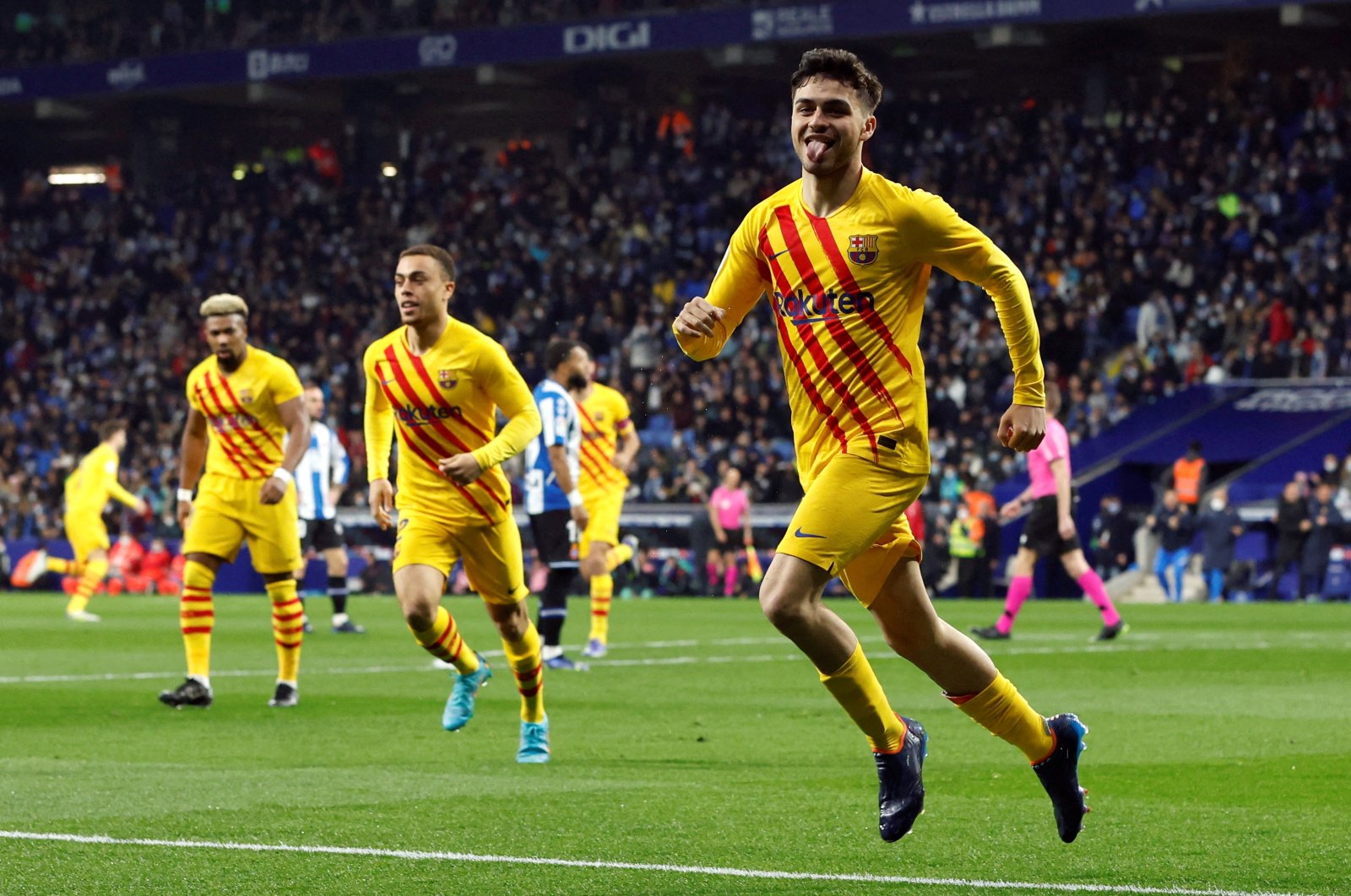 Barcelona&#039;s Pedri celebrates scoring a goal in a La Liga match against Espanyol, Barcelona, Spain, Feb. 13, 2022. (Reuters Photo)