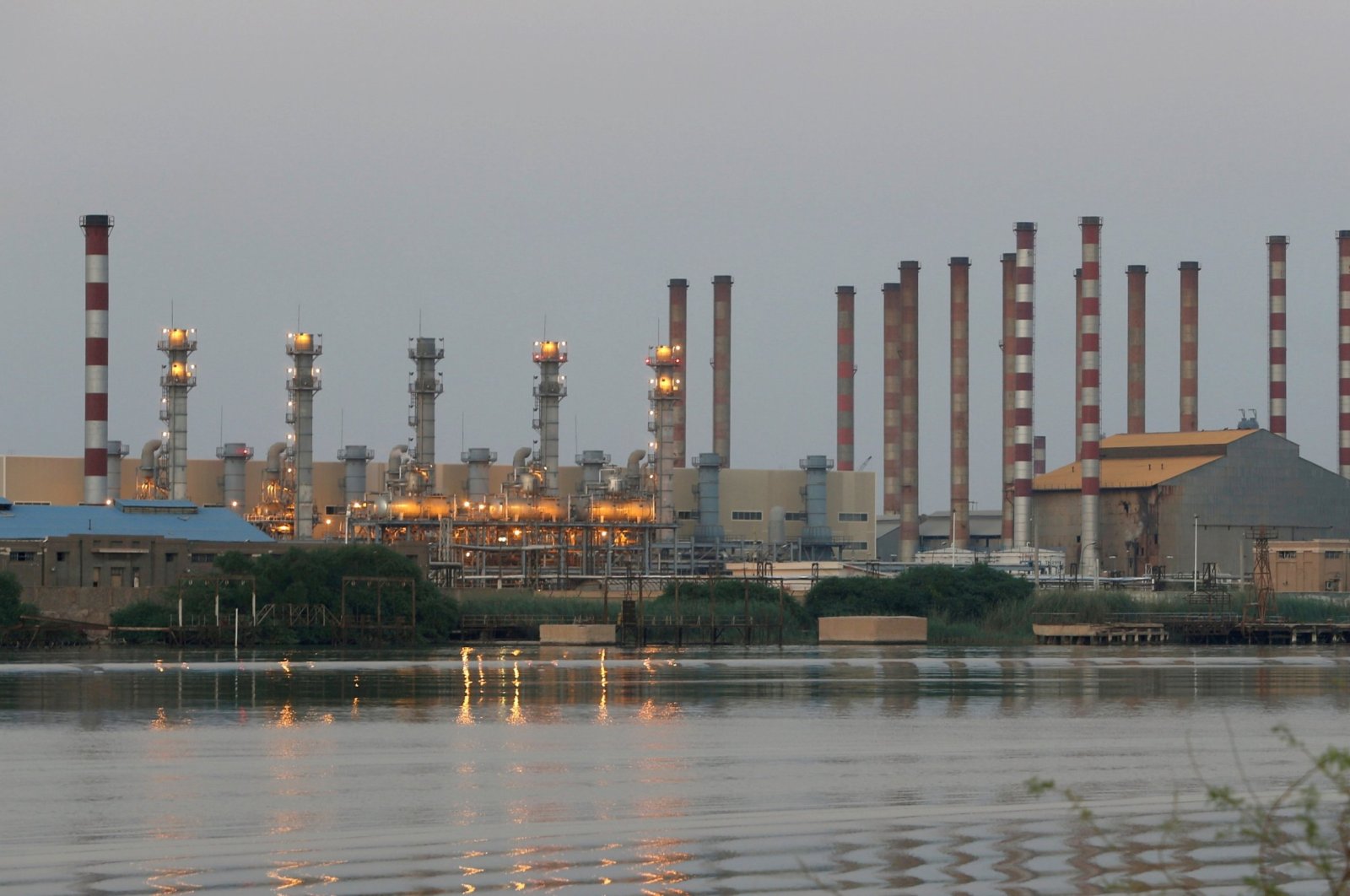 The Abadan oil refinery in southwest Iran pictured from the Iraqi side of Shatt al-Arab waterway south of Basra, Iraq, Sept. 21, 2019. (Reuters Photo)