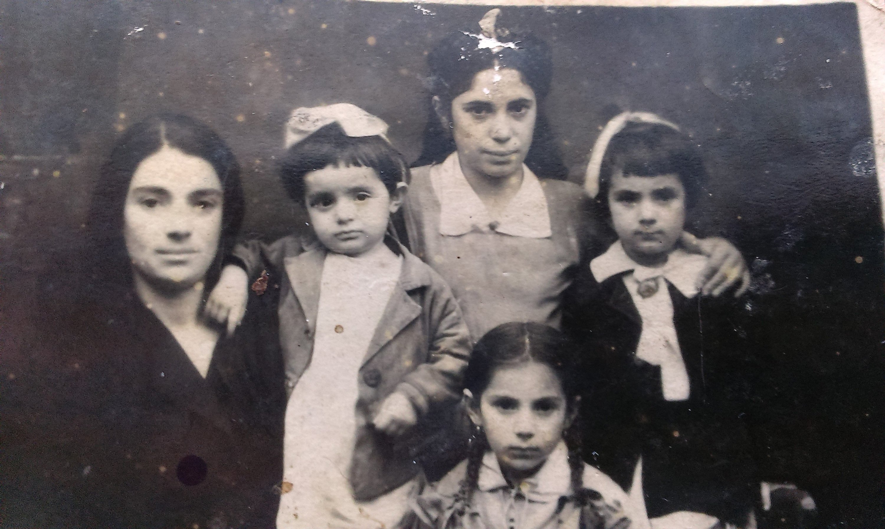 An old photo of an Ahıska Turk family.  (Sabah File Photo) 