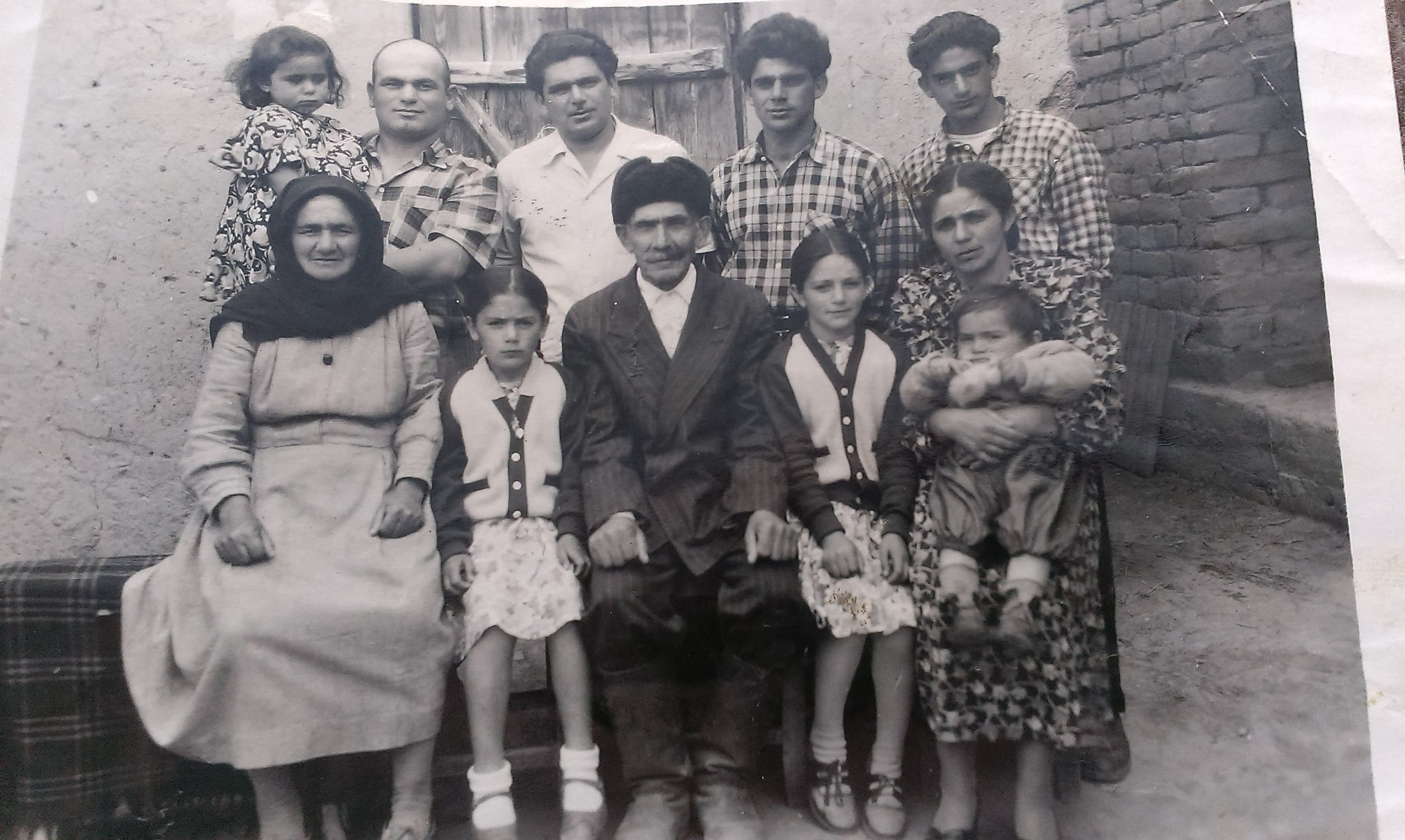 An old photo of an Ahıska Turk family.  (Sabah File Photo) 