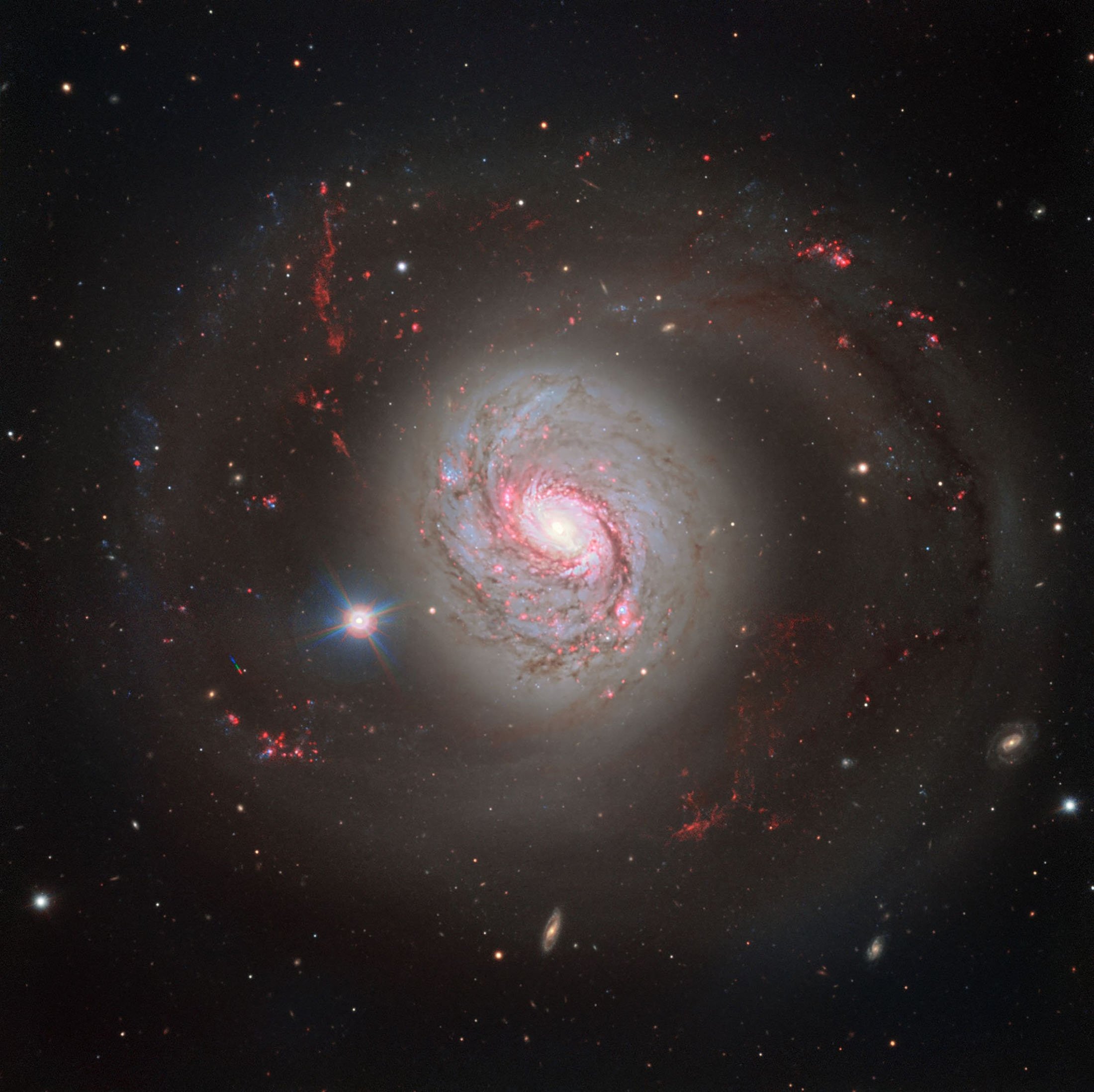 Μια προεξοχή του επίπεδου σπειροειδούς γαλαξία Messier 77, που καταγράφηκε από το Πολύ Μεγάλο Τηλεσκόπιο της ESO.  (ESO μέσω AFP)