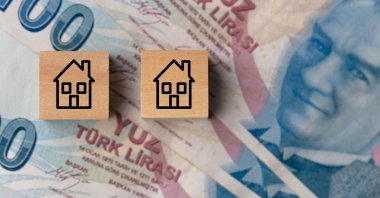 Real estate agents can be a big help, with a hefty fee, during the house-hunting process. (Shutterstock Photo)