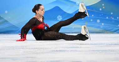 Russia&#039;s Kamila Valieva falls as she competes in the women&#039;s single skating free skating of the figure skating event during the Beijing 2022 Winter Olympic Games at the Capital Indoor Stadium, Beijing, China, Feb. 17, 2022. (AFP Photo)