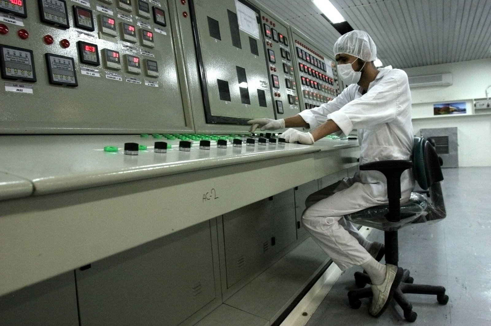 An Iranian technician works at the Uranium Conversion Facility just outside the city of Isfahan, 410 kilometers (255 miles) south of the capital Tehran, Iran, Feb. 3, 2007. (AP Photo)