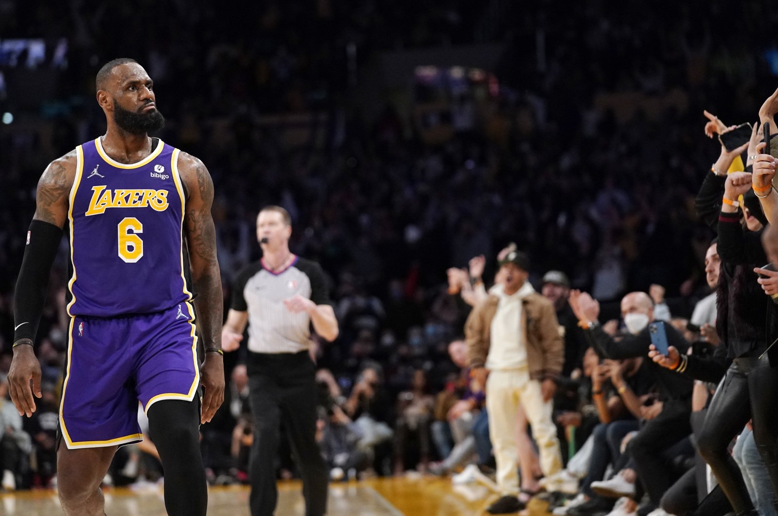 Lakers&#039; LeBron James reacts during an NBA game against the Utah Jazz, Los Angeles, California, U.S., Feb. 16, 2022. (AP Photo)