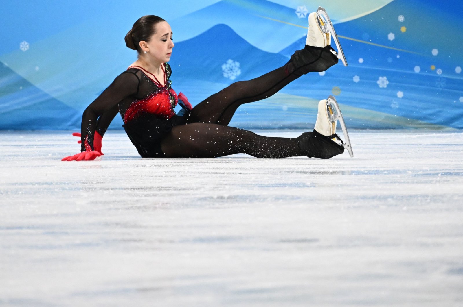 Russia&#039;s Kamila Valieva falls as she competes in the women&#039;s single skating free skating of the figure skating event during the Beijing 2022 Winter Olympic Games at the Capital Indoor Stadium, Beijing, China, Feb. 17, 2022. (AFP Photo)