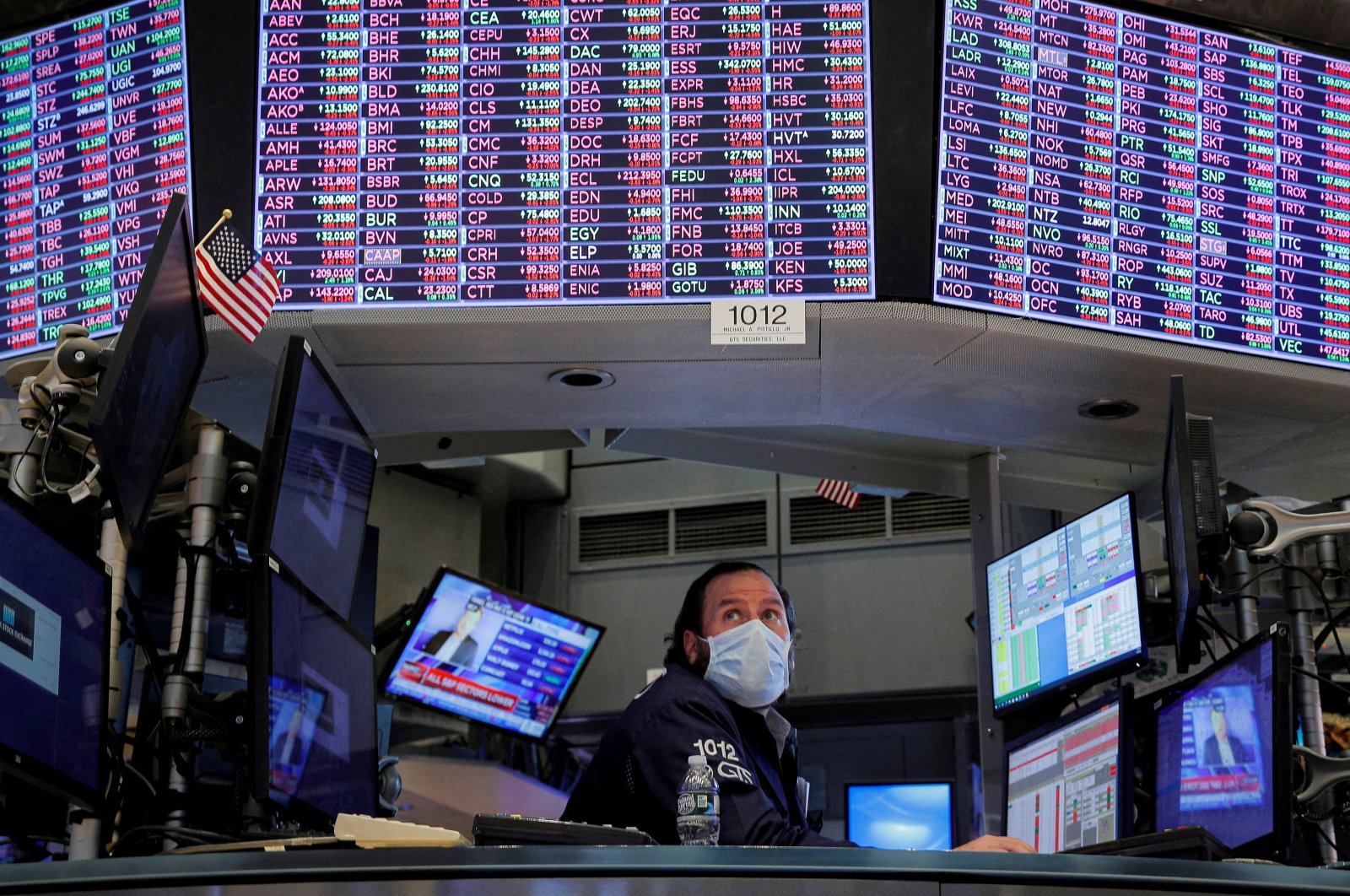 A specialist trader works inside a booth on the floor of the New York Stock Exchange (NYSE) in New York City, U.S., Jan. 18, 2022. (Reuters Photo)