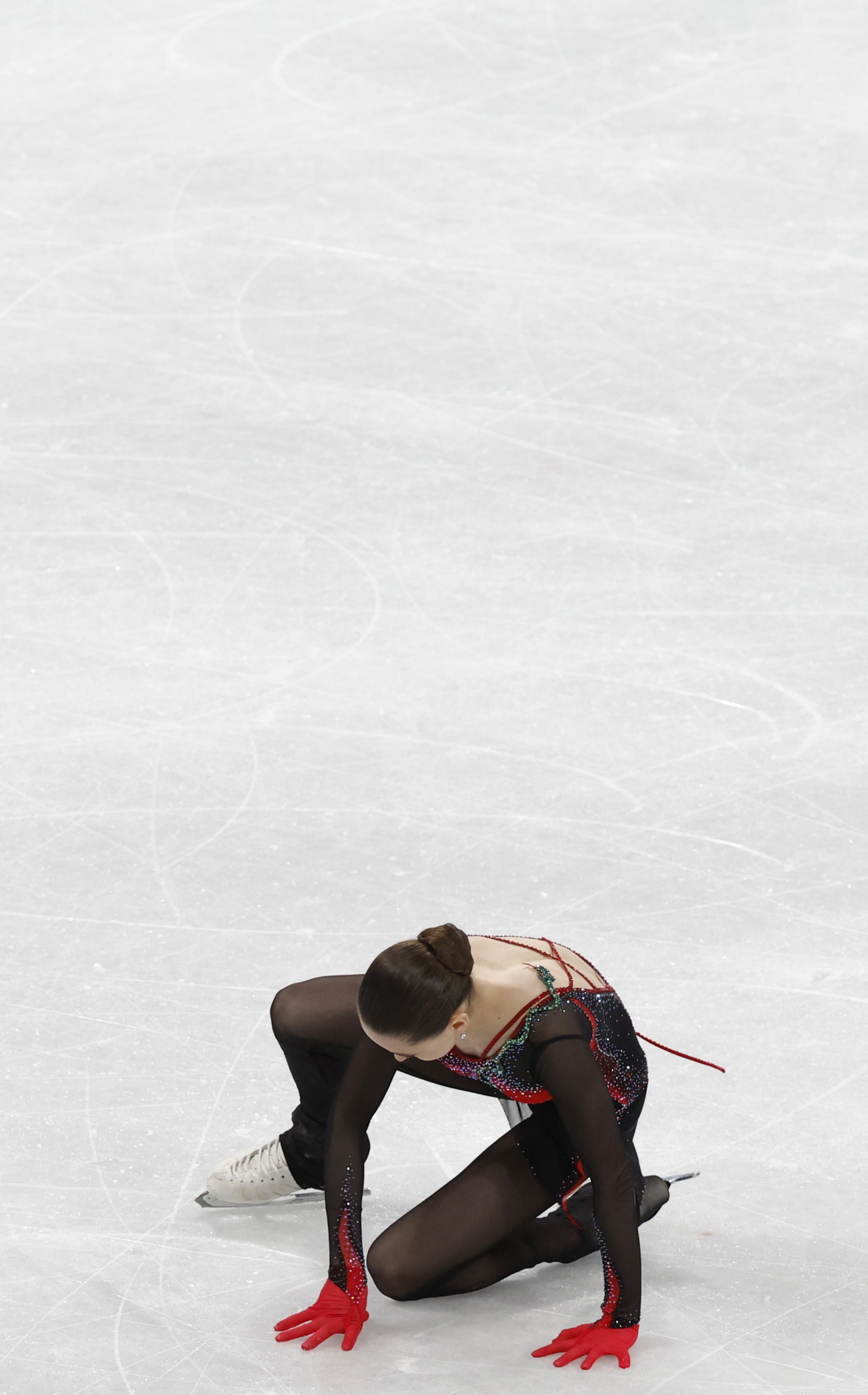 Russia's Kamila Valieva falls during her routine in the Beijing 2022 Winter Games figure skating final, Beijing, China, Feb. 17, 2022. (EPA Photo)