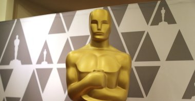 An Oscar statue is seen in a souvenir shop at the Dolby Theater during preparations for the Oscars in Hollywood, Los Angeles, California, U.S., Feb. 28, 2018. (REUTERS)