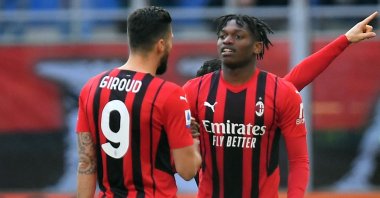AC Milan&#039;s Rafael Leao (R) celebrates with Olivier Giroud after scoring against Sampdoria at the San Siro, Milan, Italy, Feb. 13, 2022. (Reuters Photo)