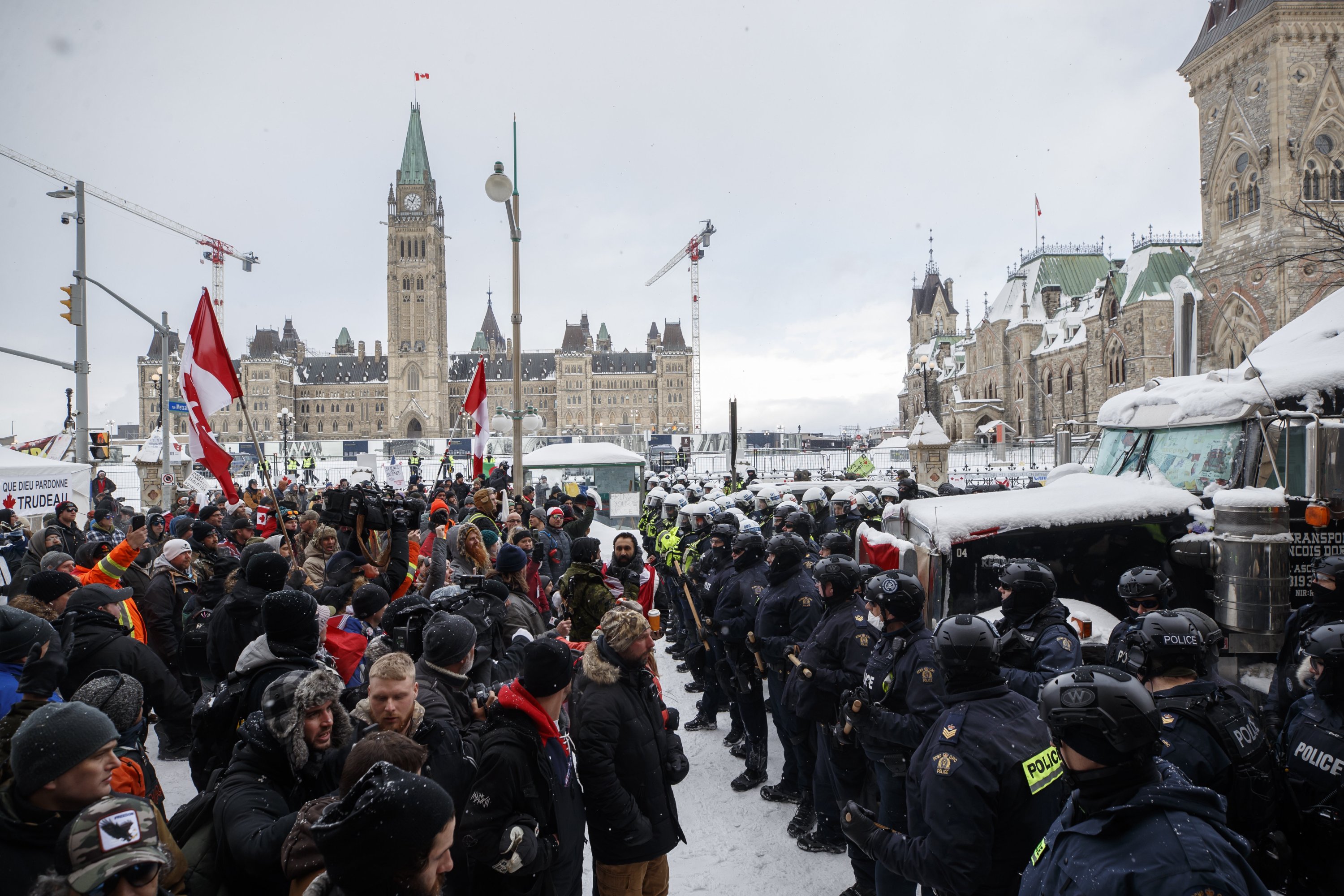Police move in to clear protesters from downtown Ottawa near Parliament Hill, Canada, Feb. 19, 2022. (Cole Burston/The Canadian Press via AP)