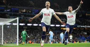 Tottenham Hotspur's Harry Kane (R) celebrates scoring their second goal against Manchester City during the English Premier League match at Etihad Stadium, Manchester, U.K., Feb. 19, 2022. (Action Images via Reuters/Carl Recine)
