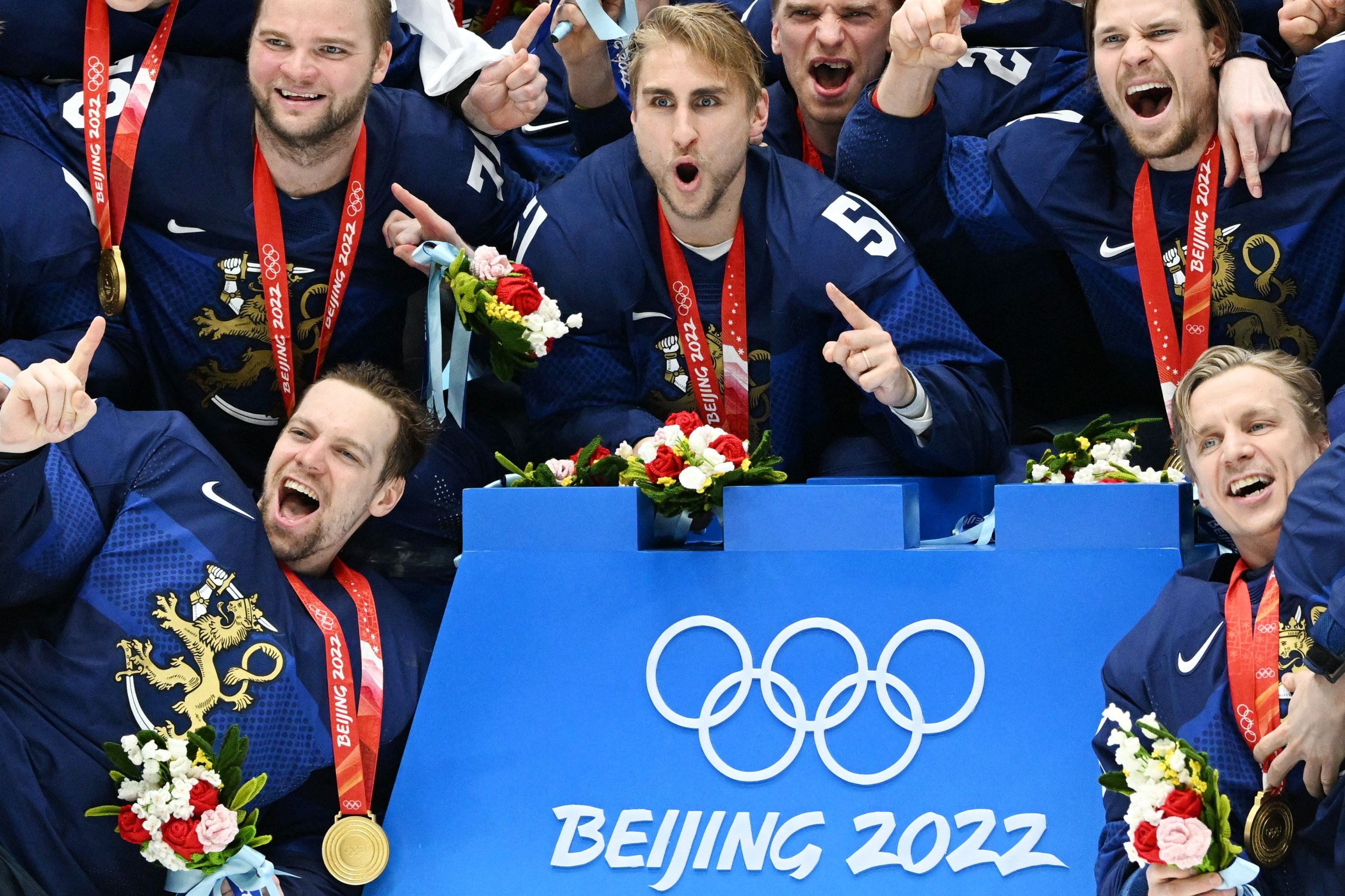 Finland players pose with their gold medals after winning the men's gold medal match of the Beijing 2022 Winter Olympic Games ice hockey competition between Finland and Russia's Olympic Committee, Beijing, China, Feb. 20, 2022. (AFP Photo)