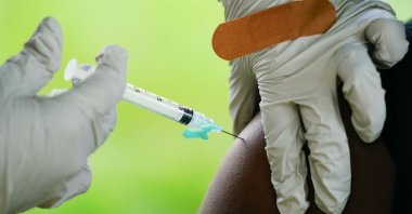 A health care worker administers a dose of a Pfizer-BioNTech COVID-19 vaccine during a vaccination clinic at the Reading Area Community College in Reading, Pennsylvania, U.S., Sept. 14, 2021. (AP Photo)
