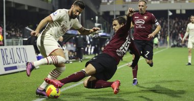 AC Milan's Olivier Giroud (L) vies with Salernitana's Luca Ranieri (R) during a Serie A match, Salerno, Italy, Feb. 19, 2022. (AP Photo)