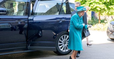 Britain's Queen Elizabeth leaves a hybrid-electric Range Rover as she arrives for a visit at the Edinburgh Climate Change Institute at the University of Edinburgh, in Edinburgh, Scotland, Britain, July 1, 2021. (Reuters Photo)
