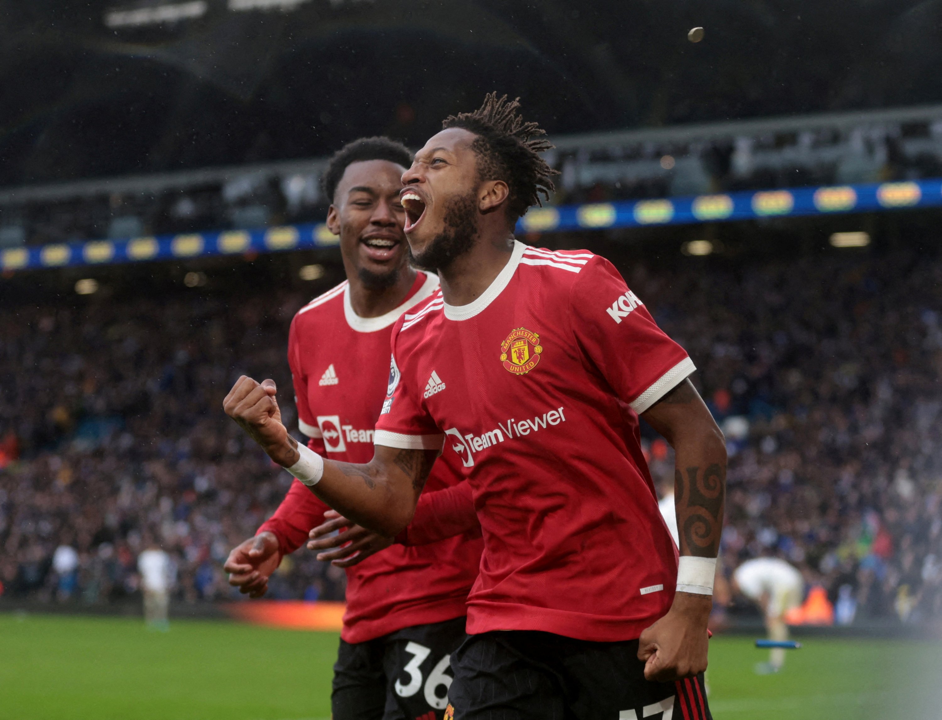 Man Utd wins 6-goal thriller at Leeds to tighten top four | Daily Sabah