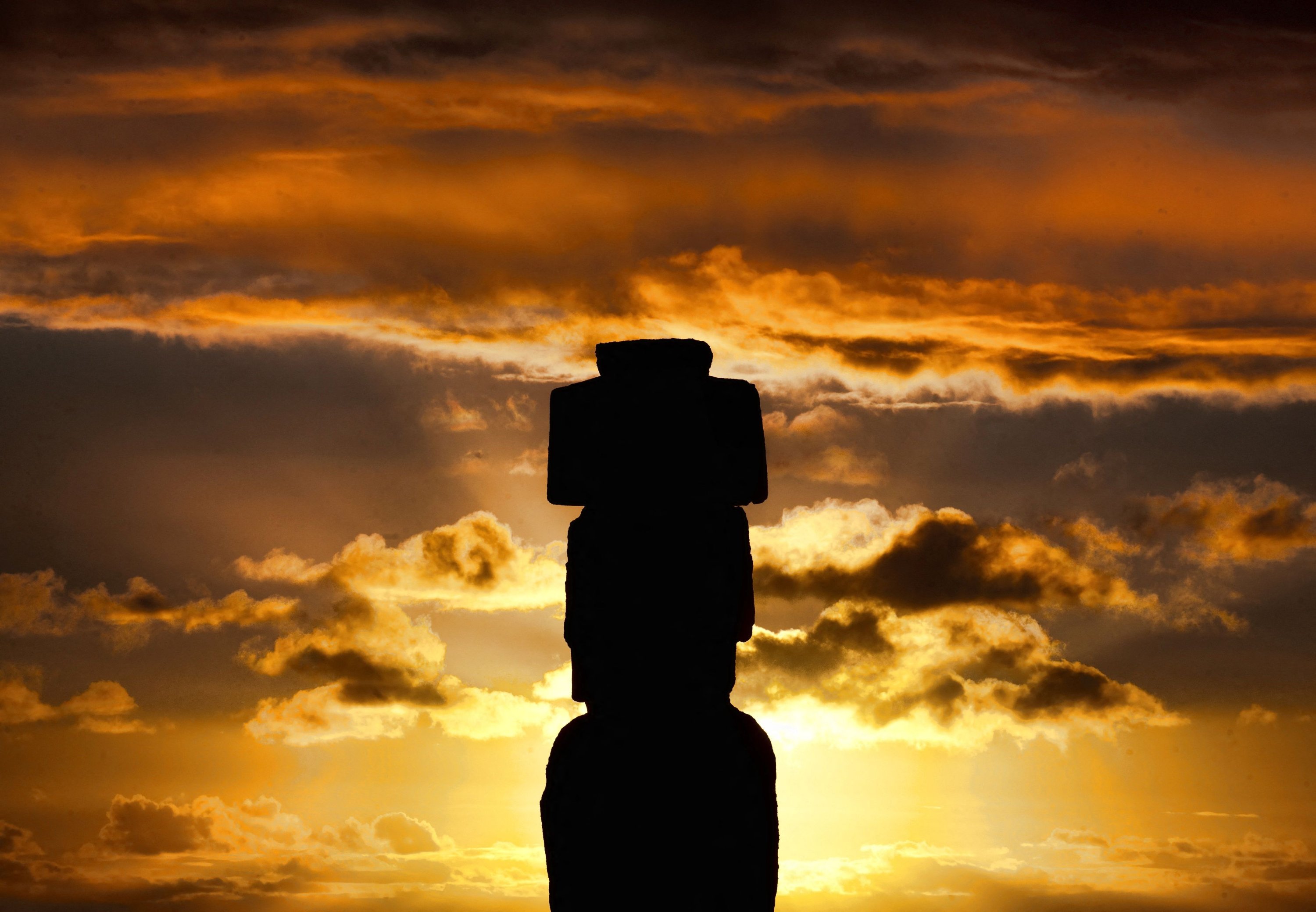 In this file photo, the sun sets behind a Moais – a stone statue of the Rapa Nui culture – on Easter Island, 3700 kilometers off the Chilean coast in the Pacific Ocean, July 12, 2010, (AFP Photo)