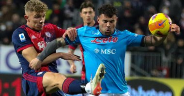 Cagliari&#039;s Matteo Lovato (L) and Napoli&#039;s Andrea Petagna (R) in action during a Serie A match, Cagliari, Italy, Feb. 21, 2022. (EPA Photo)