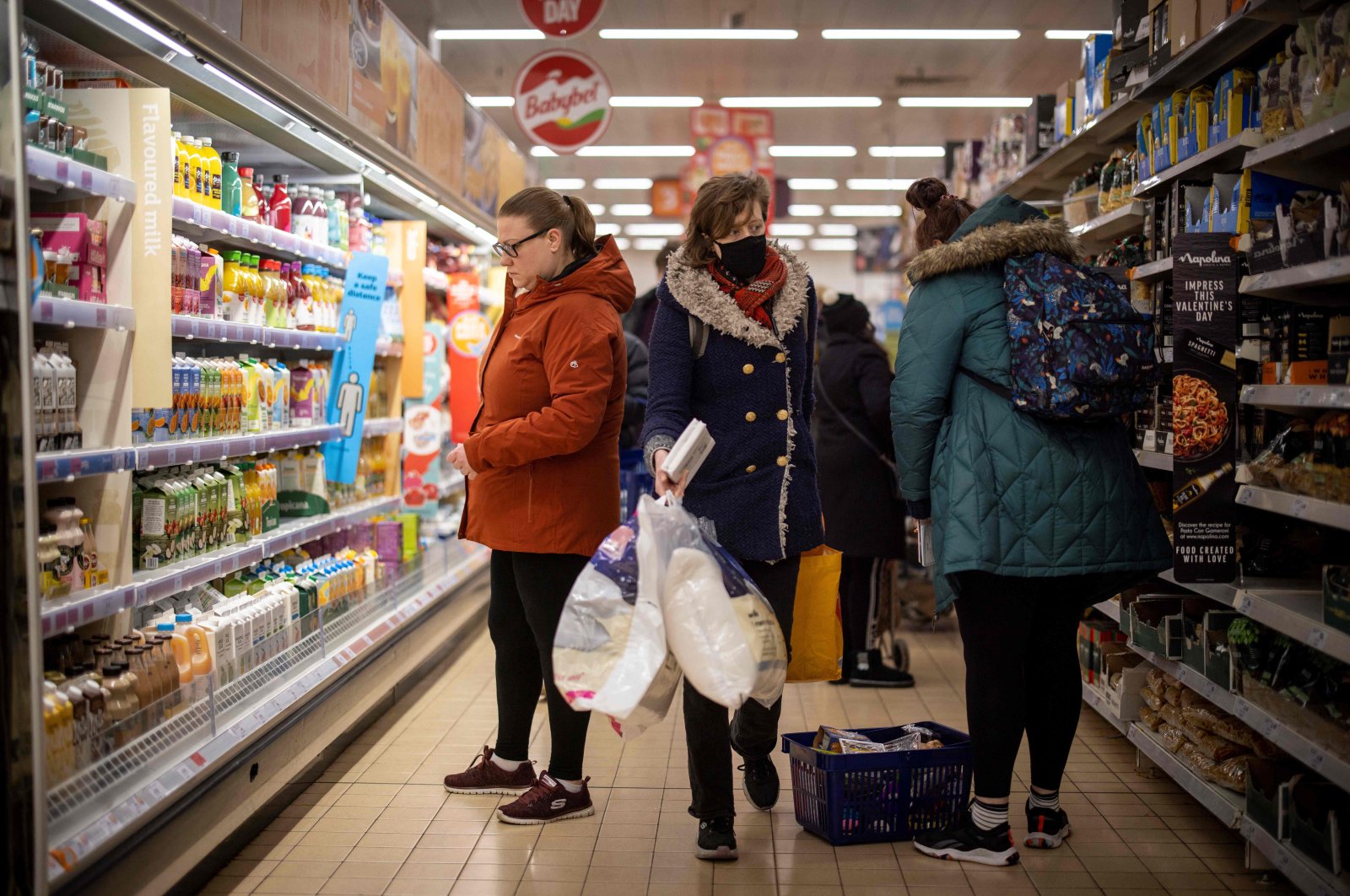 Customers shop at a supermarket in Walthamstow, east London, U.K., Feb. 13, 2022. (AFP Photo)