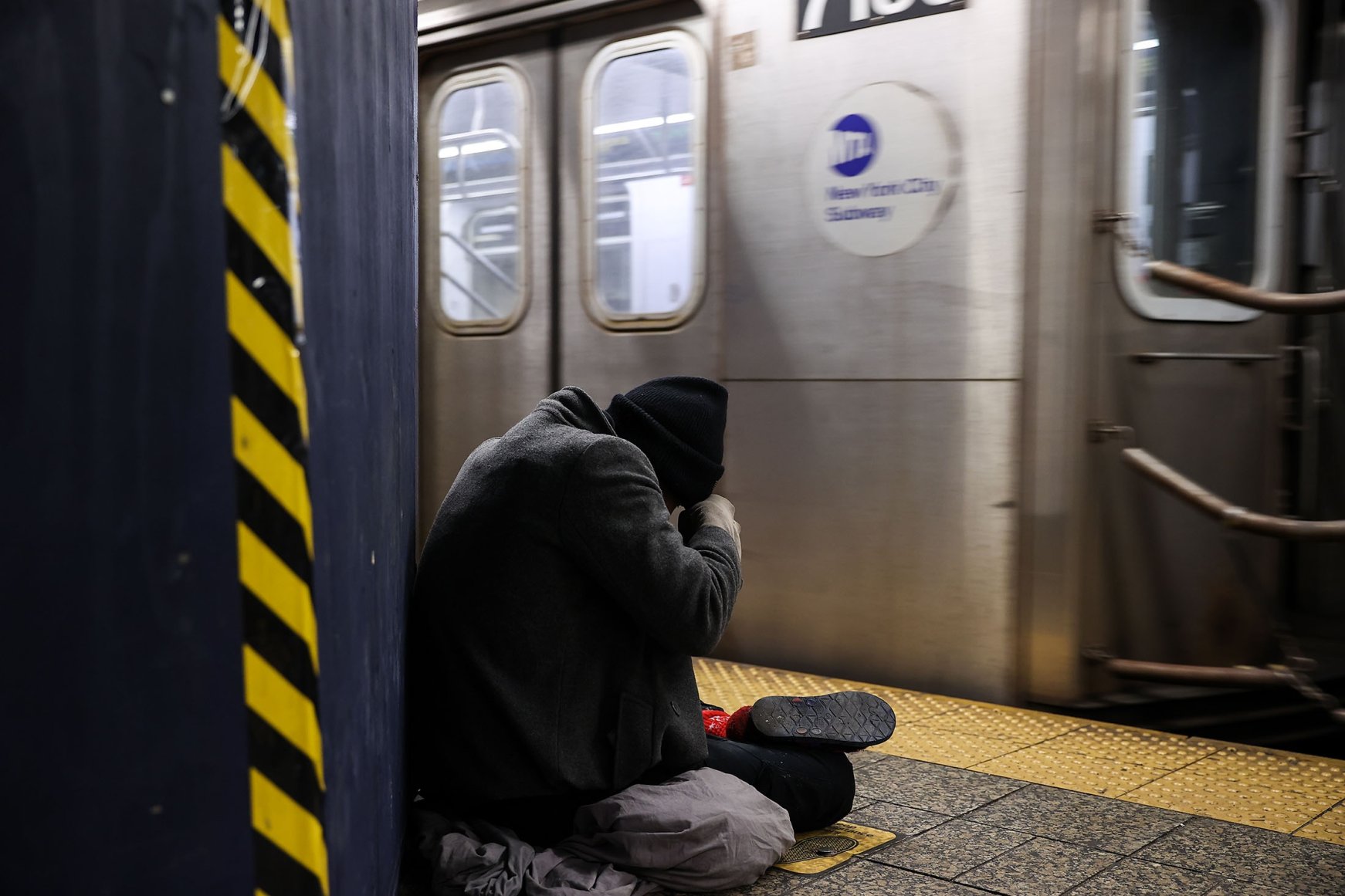 New York City to stop homeless people staying on subways | Daily Sabah