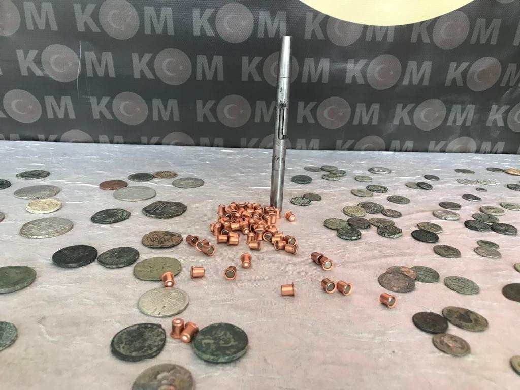 Historical coins, a pen gun and cartridges seized by the police are put on display in central Kayseri province, Turkey, Feb. 22, 2021. (IHA Photo)
