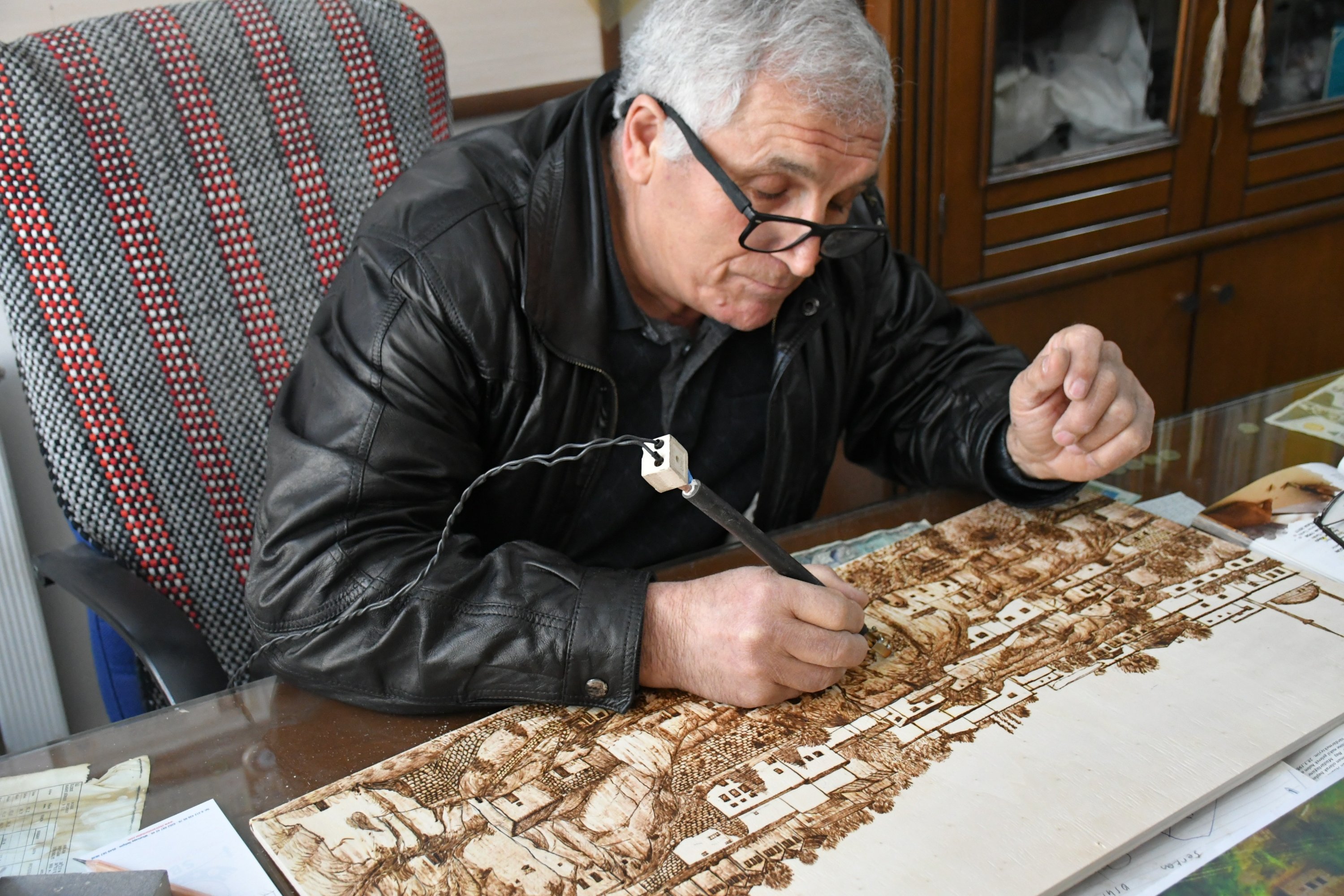 Self-taught woodcarver Yılmaz Öngün at work, Aksaray, central Turkey, Feb. 20, 2022. (IHA Photo)