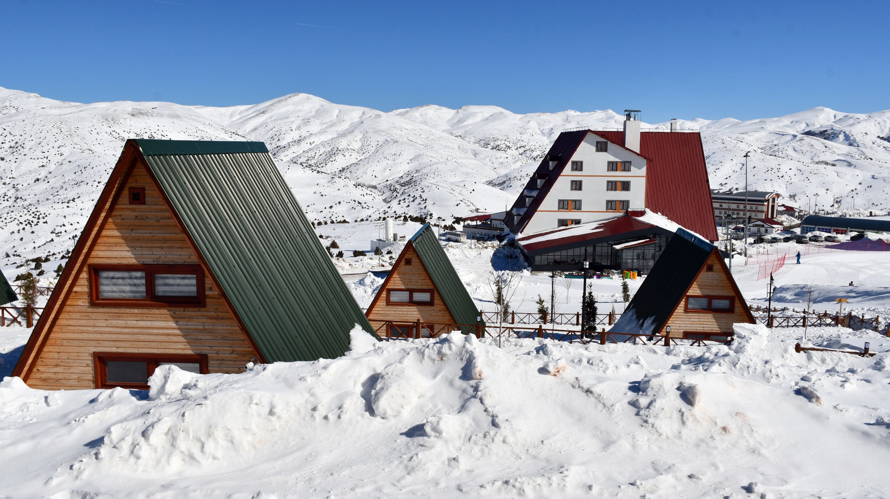 A general view of the self-contained bungalows at Sivas' Yıldız Mountain Winter Sports and Tourism Center, Sivas, central Turkey, Feb. 22, 2022. (AA Photo)