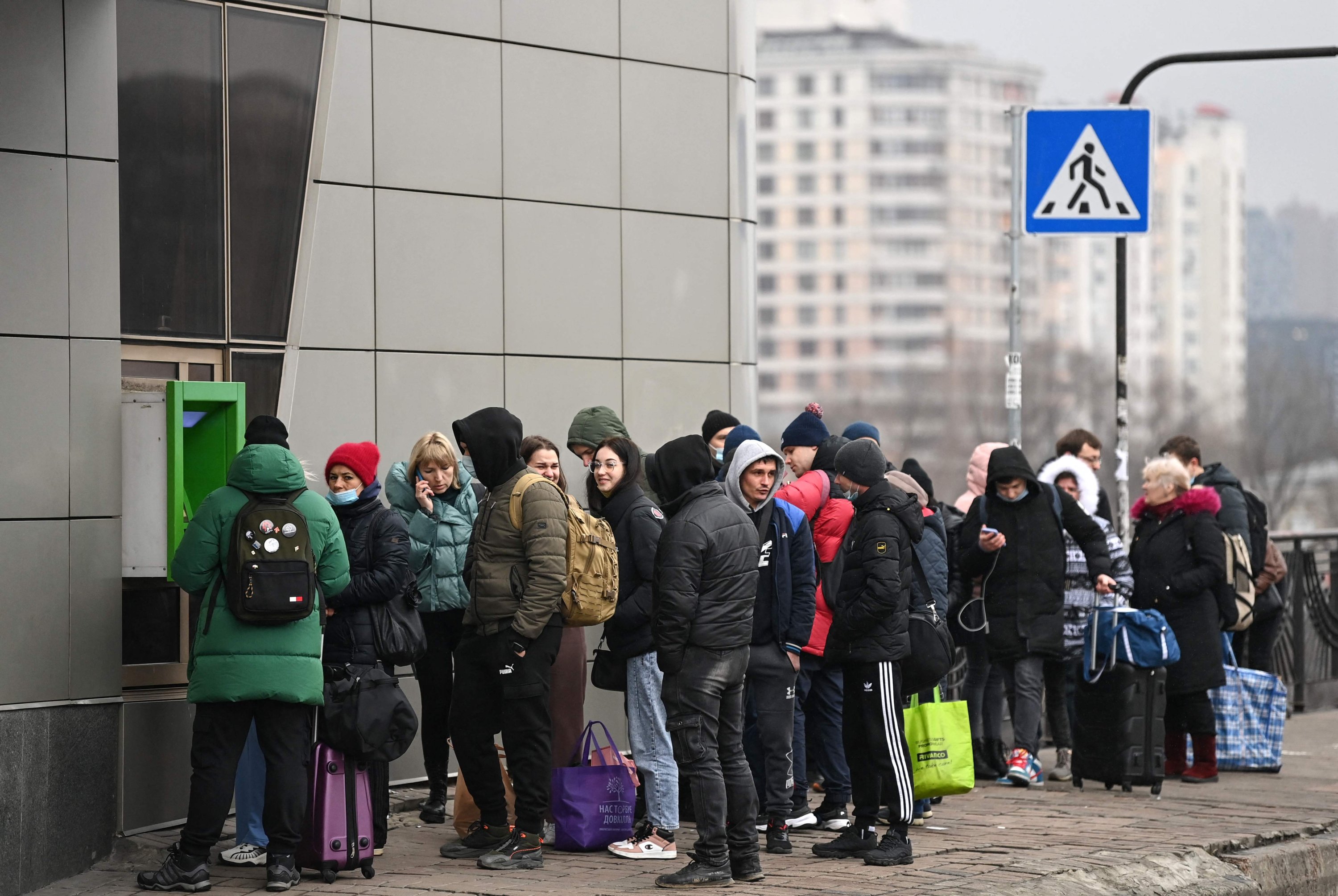 People line up to withdraw money at an ATM in Kyiv, Ukraine, on the morning of Feb. 24, 2022. (AFP Photo)