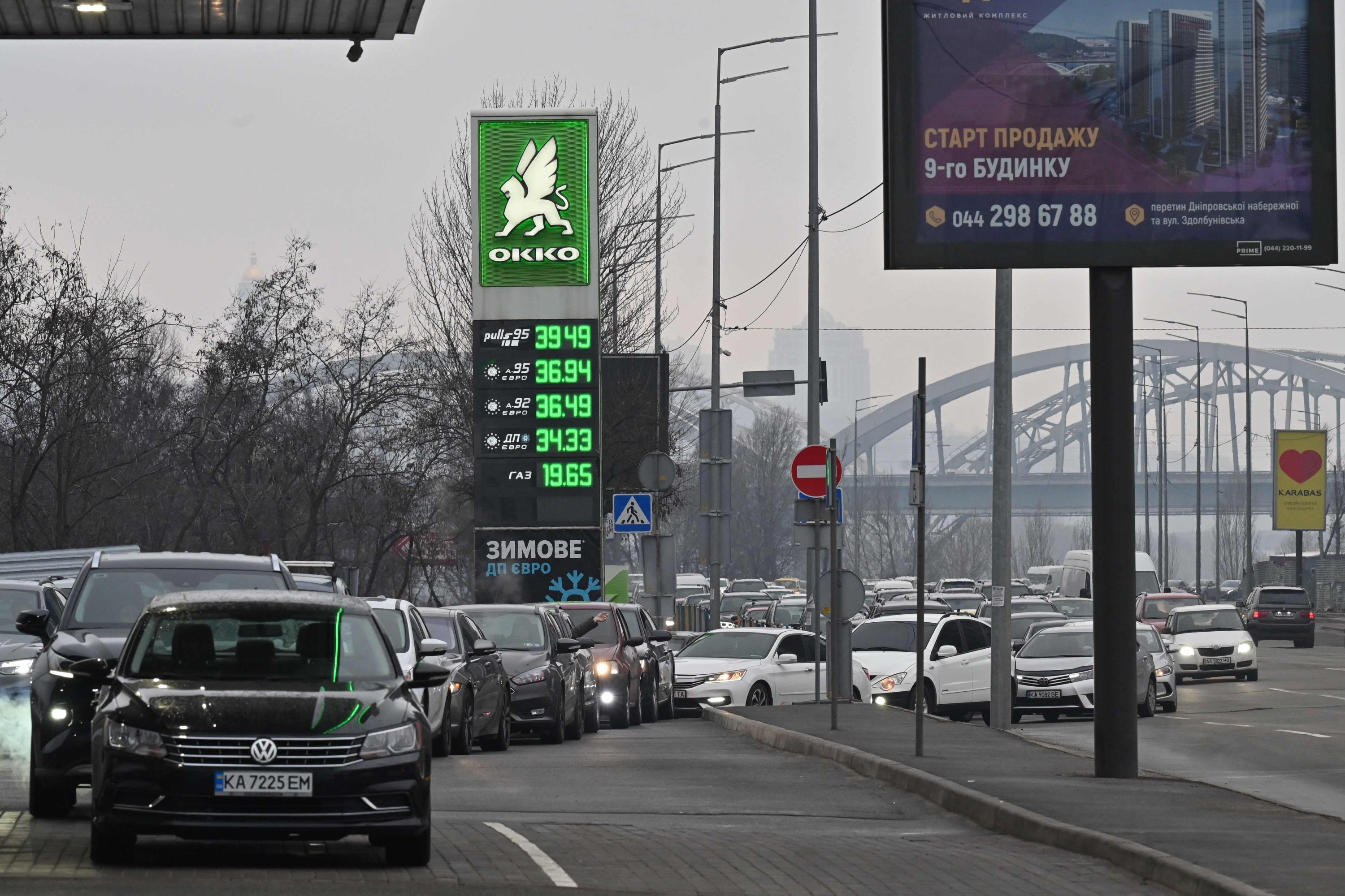People queue at a petrol station in Kyiv, Ukraine, Feb. 24, 2022. (AFP Photo)