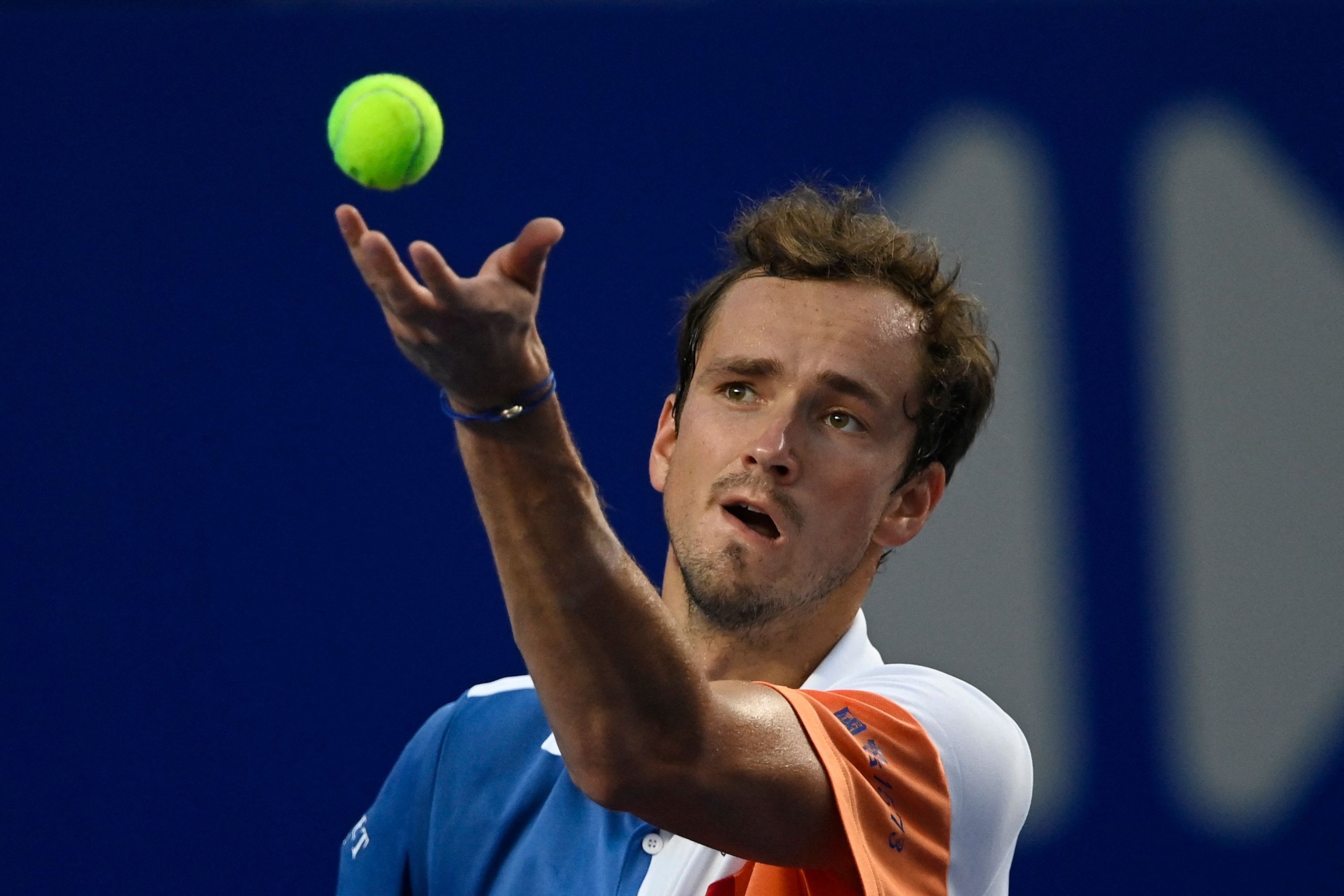 Daniil Medvedev serves against Pablo Andujar during their Mexican Open match, Acapulco, Mexico, Feb. 23, 2022. (AFP Photo)