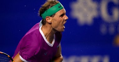 Rafael Nadal serves against Stefan Kozlov during their Mexican Open match, Acapulco, Mexico, Feb. 23, 2022 (AFP Photo)