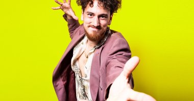 Evrencan Gündüz got his start with his sweet renditions of beautiful love songs. (Photo courtesy of Leyla Yvonne Ergil)