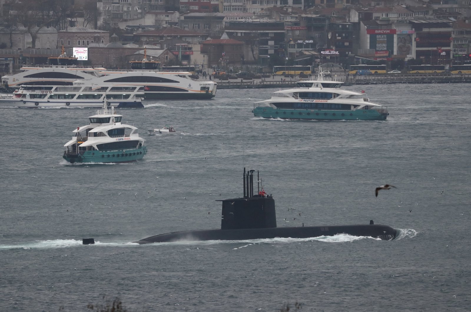 A Preveze class submarine of the Turkish Naval Forces Command sails in the Bosporus toward the Marmara Sea, Istanbul, Turkey, Jan. 11, 2022. (Reuters Photo)