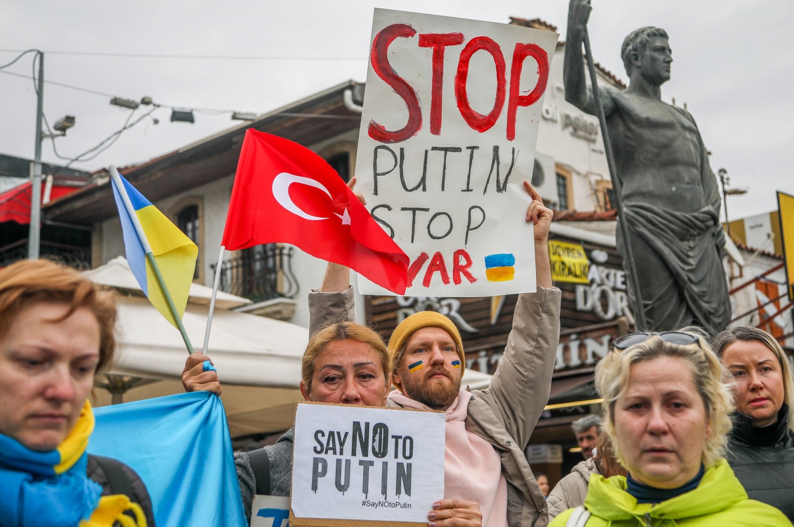 Ukrainians living in southern Antalya province protest Russia&#039;s invasion of Ukraine, in Antalya, Turkey, Feb. 24, 2022. (DHA Photo)