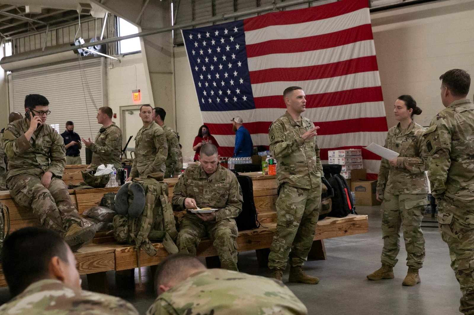 U.S. service members wait at the Pope Army Airfield before deploying to Europe at Fort Bragg, North Carolina, on Feb. 3, 2022. (AFP Photo)