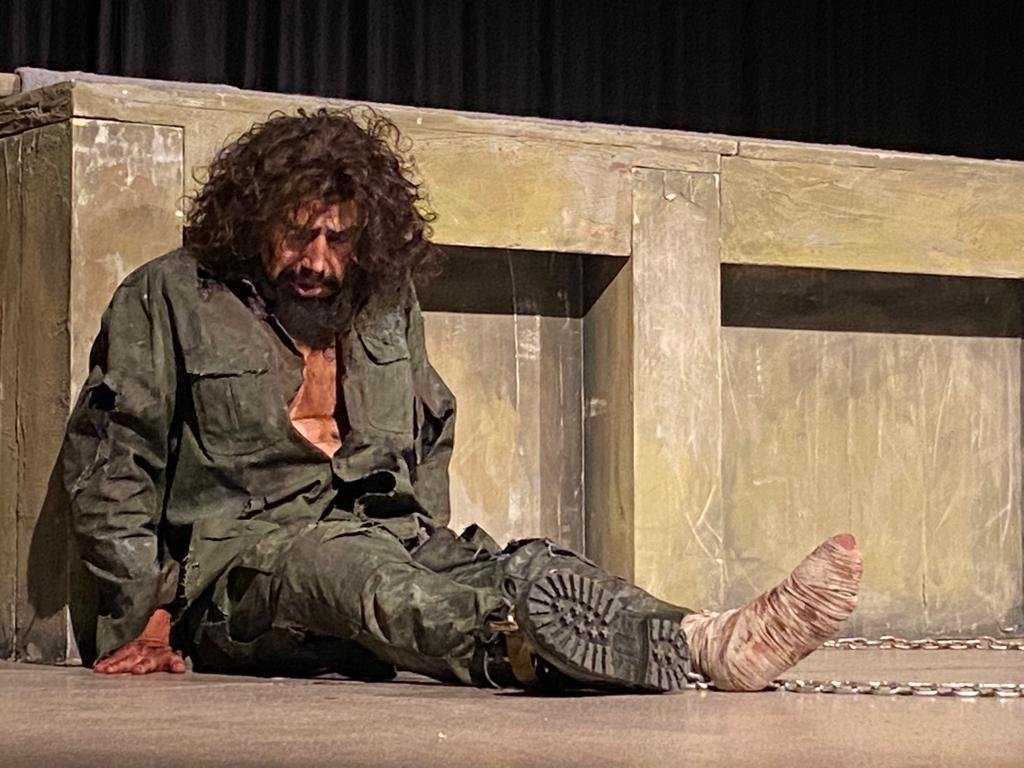 Vural Bingöl as Ernesto Guevara de la Serna in a scene from "Che’s Farewell". (Courtesy of Kumbara Visual Arts Theater)