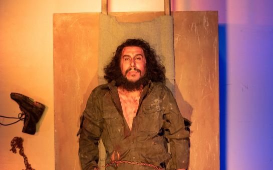 Vural Bingöl as Ernesto Guevara de la Serna in a scene from 'Che’s Farewell'. (Courtesy of Kumbara Visual Arts Theater)