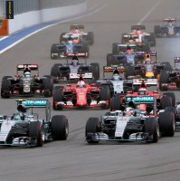 Formula One drivers start the Russian F1 Grand Prix in Sochi, Russia, Oct. 11, 2015. (Reuters Photo)